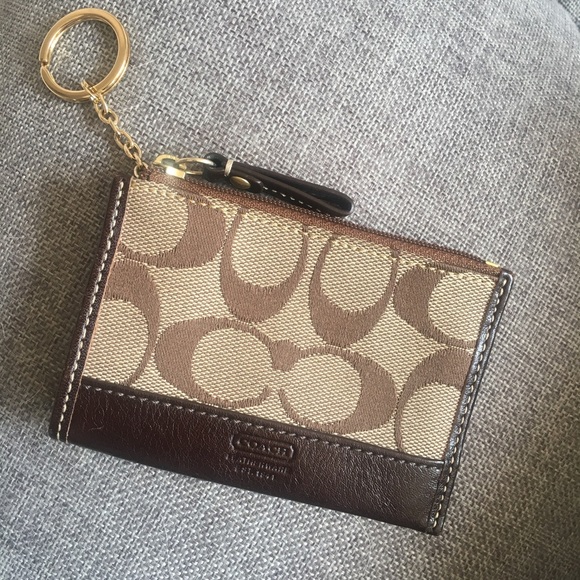 Coach Handbags - ⭐️Coach card case/key ring